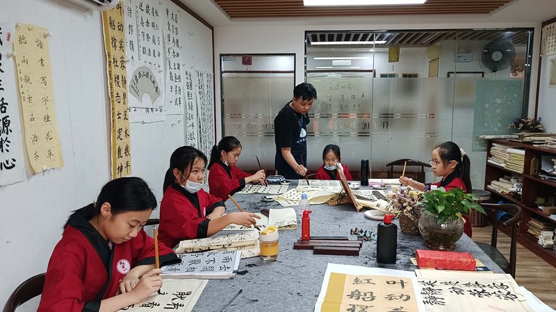 小标题：选择机构，关注这些关键指标