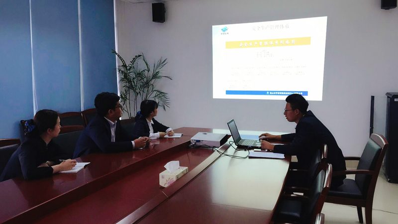 成人高考网上报名需要准备以下材料：